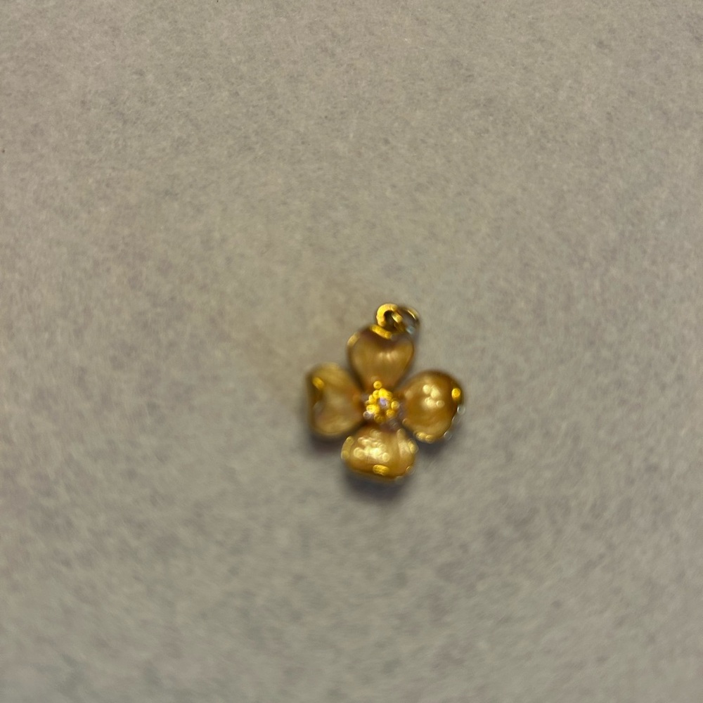 Gold Floral Pendant Necklace